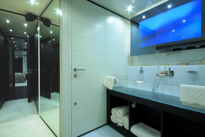 PURE INSANITY - Ensuite